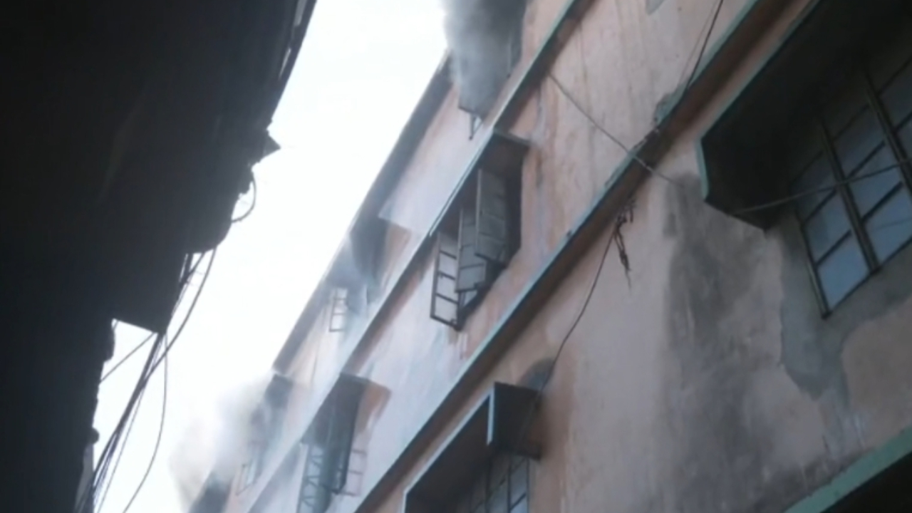 চট্টগ্রামে গোডাউনে আগুন, নিয়ন্ত্রণে ৭ ইউনিট